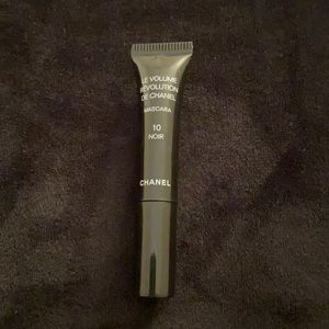 LÉ VOLUME RÉVOLUTION DE CHANEL MASCARA 10 NOIR